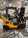 2021 CATERPILLAR/MITSUBISHI FGC20N 4000 LB LP GAS FORKLIFT CUSHION 83/187 3 STAGE MAST SIDE SHIFTING FORK POSITIONER ATTACHMENT LOW HOURS STOCK # BF998929-BUF - United Lift LLC