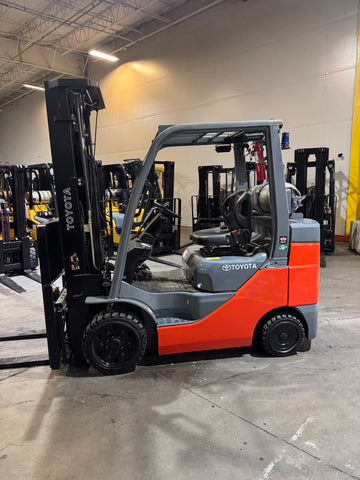 2022 TOYOTA 8FGCU30 LP GAS FORKLIFT 986 HOURS TREADED CUSHION TIRES 94/199 3 STAGE MAST SIDE SHIFTER STOCK # BF9125789-BUF - United Lift LLC