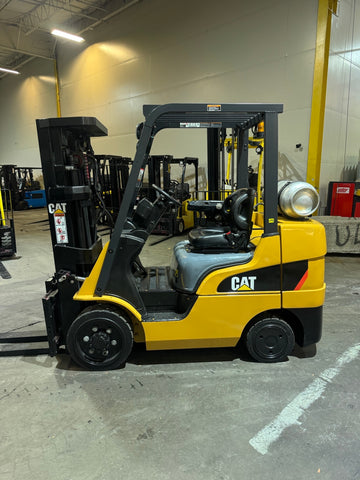 2014 CATERPILLAR 2C6000 6000 LB LP GAS FORKLIFT FINGER TIP CONTROL 82/170" 3 STAGE MAST SIDE SHIFTER ATTACHEMENT 884 HOURS TREADED TIRES STOCK # BF988769-BUF