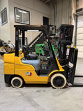 2023 CATERPILLAR/MITSUBISHI FGC30N 6000 LB LP GAS FORKLIFT NON MARKING CUSHION TIRES 83/186" 3 STAGE MAST 719 HOURS SIDE SHIFTING FORK POSITIONER STOCK # BF9125239-BUF - United Lift LLC
