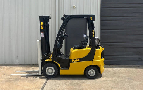 2015 YALE GLP040SVX 4000 LB LP GAS FORKLIFT PNEUMATIC 84/126" 2 STAGE MAST 8061 HOURS STOCK # BF991179-ARB - United Lift LLC